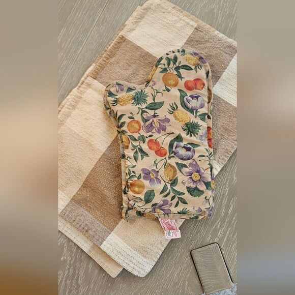 Bundle Of Vintage Floral Oven Mitt + 3 Placemats - Picture 1 of 4